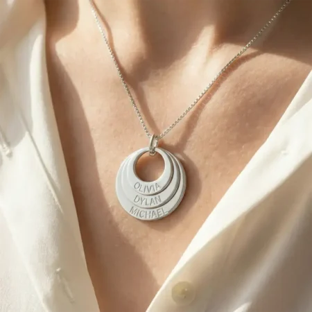 שרשרת טבעות לאמא עם חריטת שמות הילדים