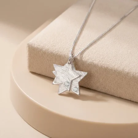 שרשרת כוכב עם טביעת אצבע ואבן