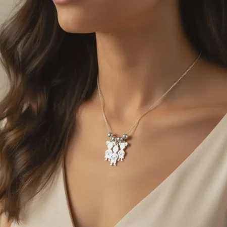 שרשרת ילדים וחריטה של אות או שם