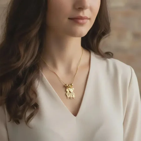 שרשרת ילדים וחריטה של אות או שם