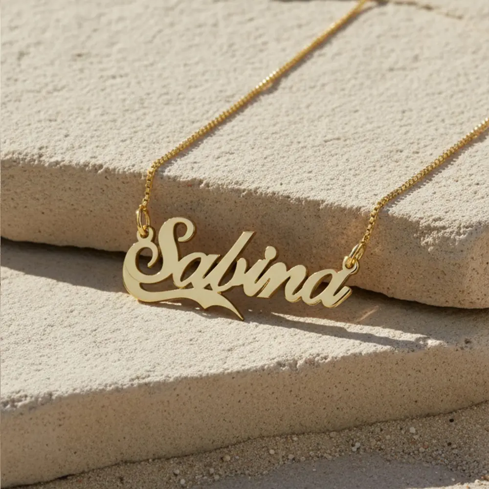 שרשרת שם עם עיטור