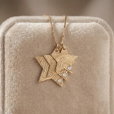 שרשרת כוכב עם טביעת אצבע ואבן