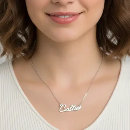 שרשרת שם עדינה לאשה