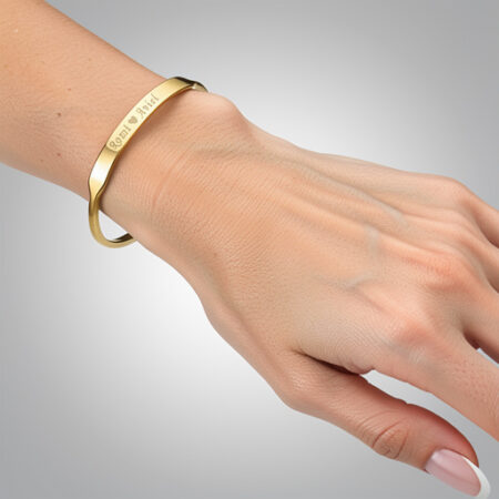 צמיד בנגל דק עם חריטת שם