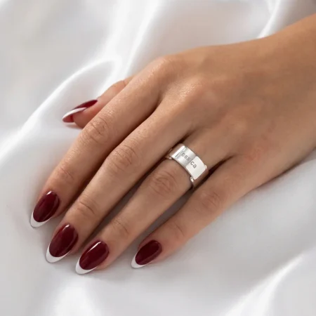 טבעת פלטה עם חריטה של שם