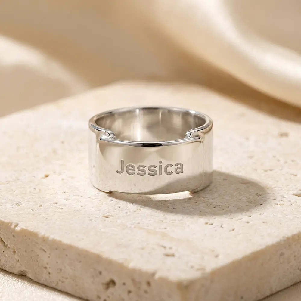 טבעת פלטה עם חריטה של שם