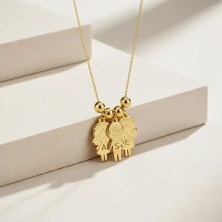 שרשרת ילדים עם חריטה של אות