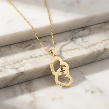 שרשרת לבבות עם חריטת שמות ושיבוץ אבני לידה