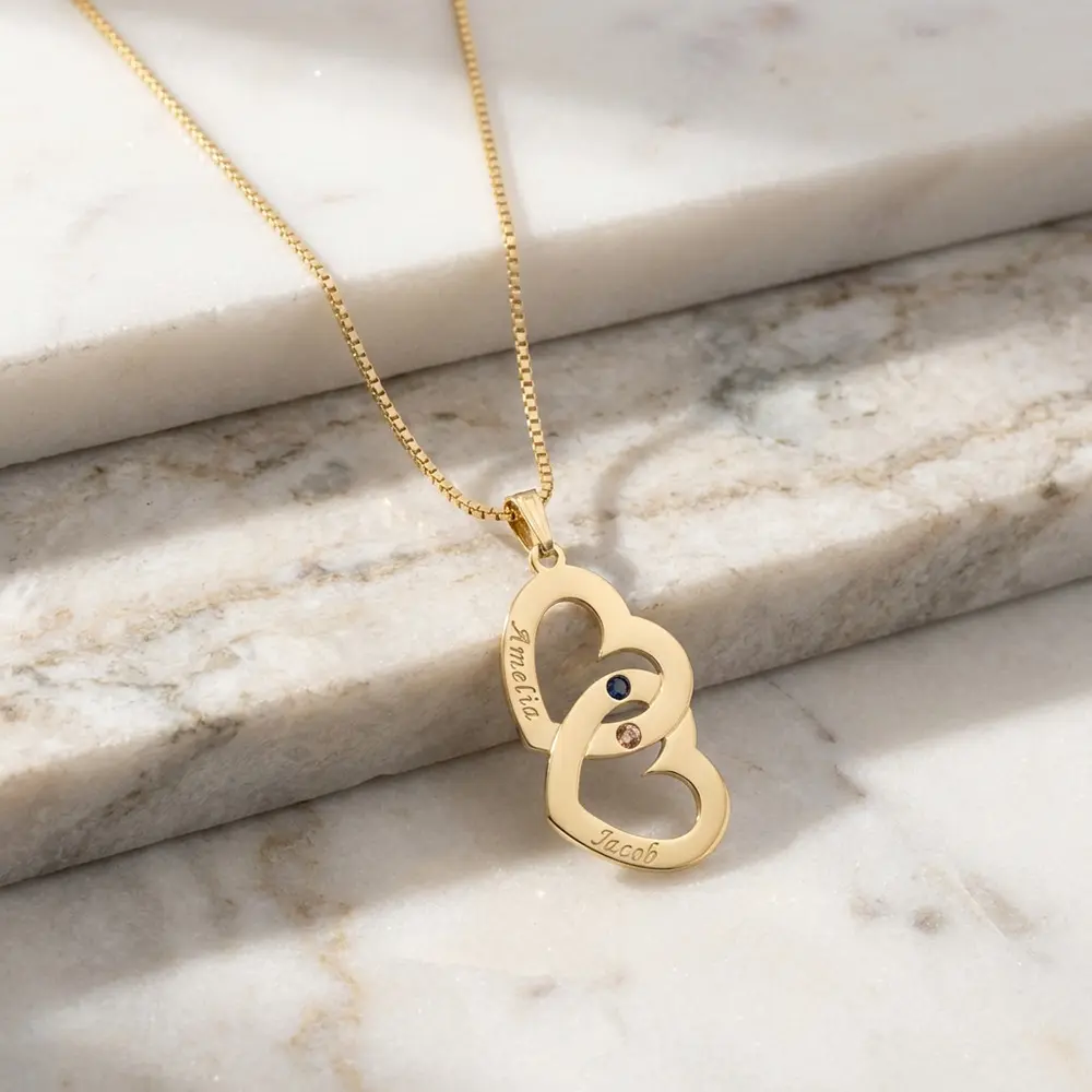 שרשרת לבבות עם חריטת שמות ושיבוץ אבני לידה