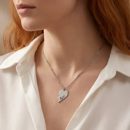 2 שרשראות לב חצוי עם חריטה של שם