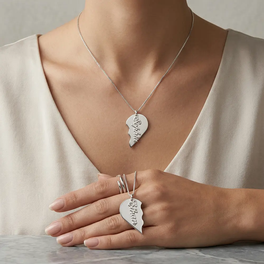 סט שרשראות 2 חצאי לב עם שם