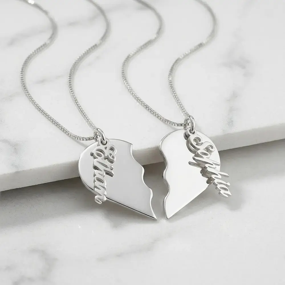 סט שרשראות 2 חצאי לב עם שם