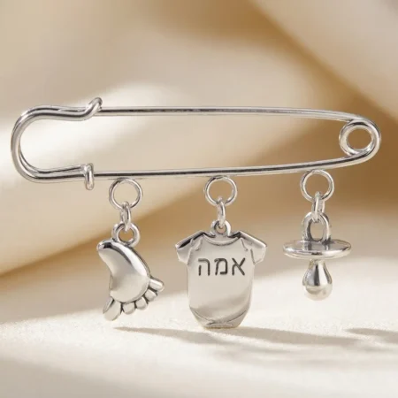 סיכה לעגלת תינוק עם תליונים
