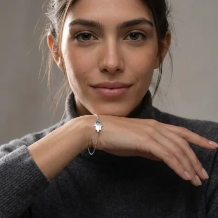 צמיד חמסה עדין עם אבן לידה מותאמת אישית