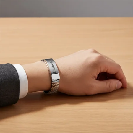 צמיד מתכת לגבר עם חריטה