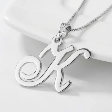 שרשרת עם אות