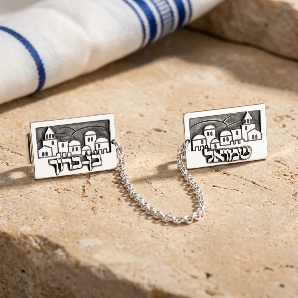 מחזיק טלית עם שם בעברית