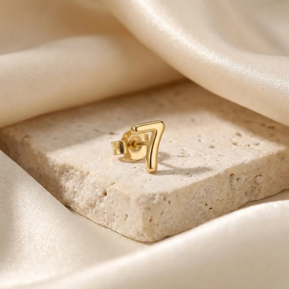 עגילי מספר צמודים זהב 14K