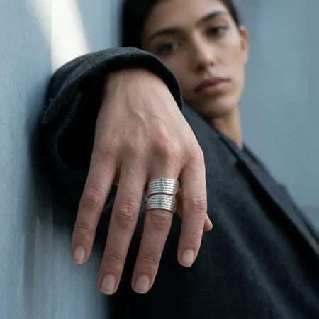 טבעת עם כיתוב אשת חיל