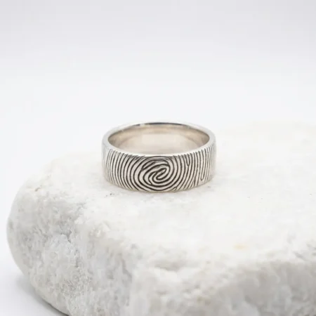 טבעת עם טביעת אצבע