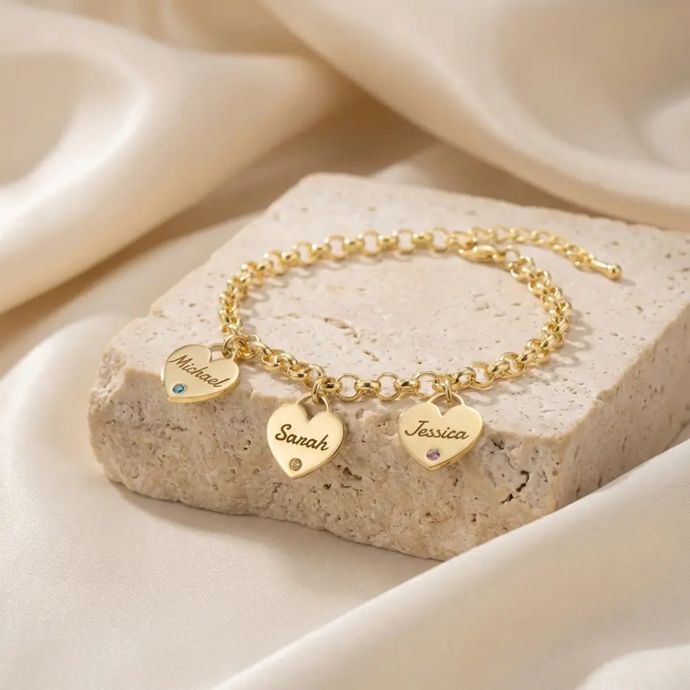 צמיד לבבות עם שמות לאמא