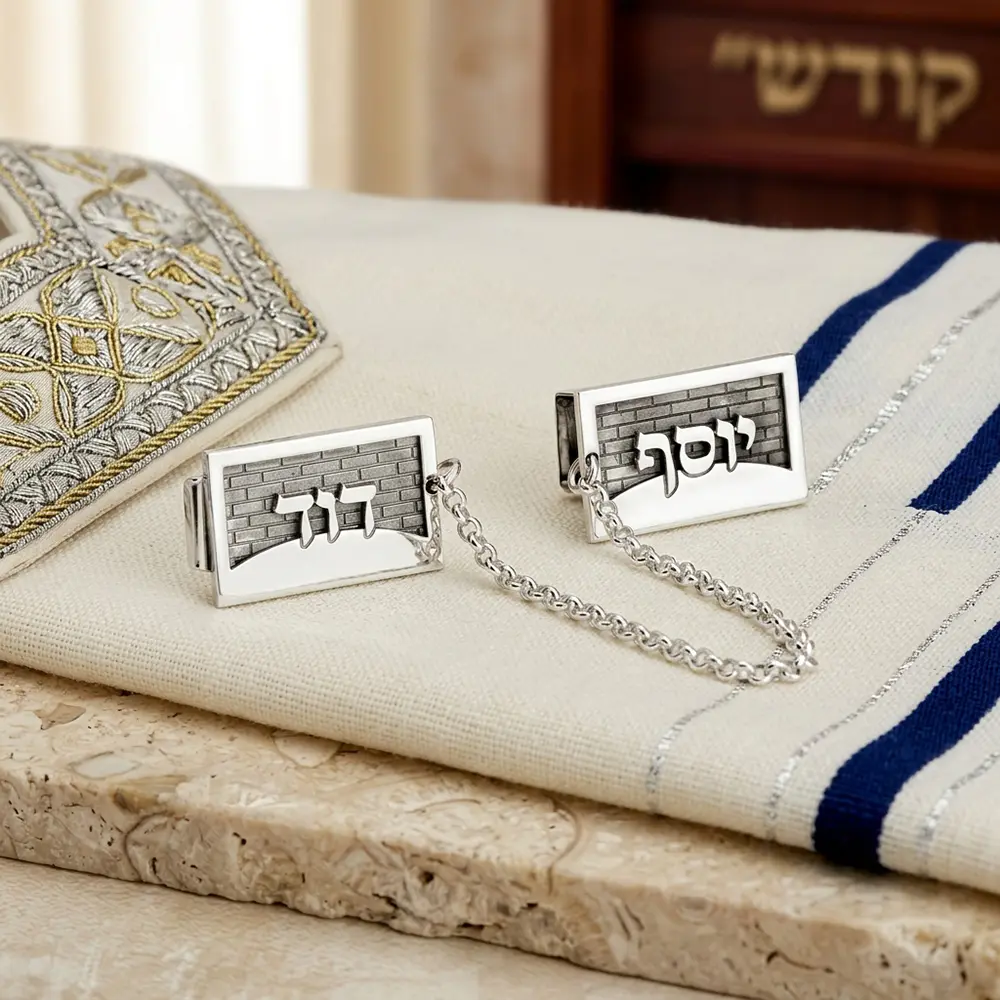 מחזיק טלית בעיצוב הכותל