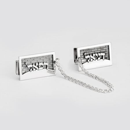 מחזיקי-טלית-שם-על-חומה2