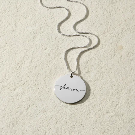 שרשרת שם חרוט על תליון עגול