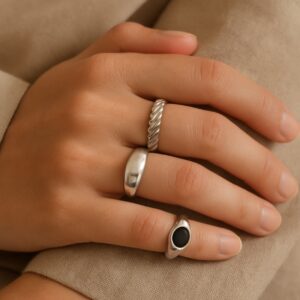 איך לבחור טבעת כסף שתגנוב את ההצגה – בלי להתאמץ בכלל