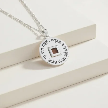 שרשרת תליון אשת חיל עם ננו תנך