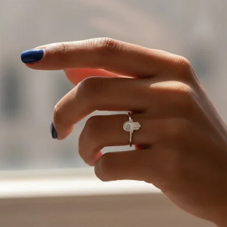 טבעת חמסה משובצת יהלום