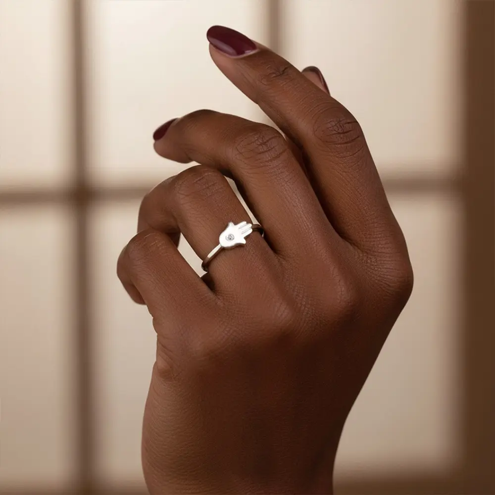 טבעת חמסה משובצת יהלום