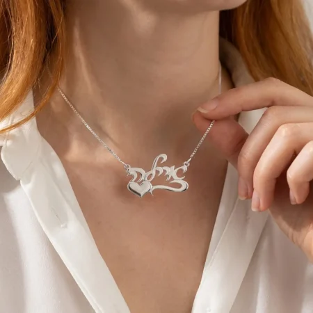 שרשרת שם כתב עם לב