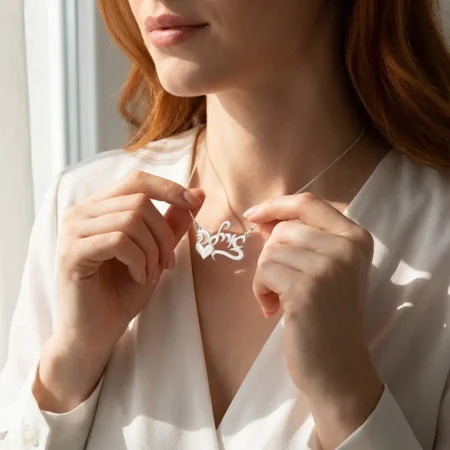 שרשרת שם כתב עם לב