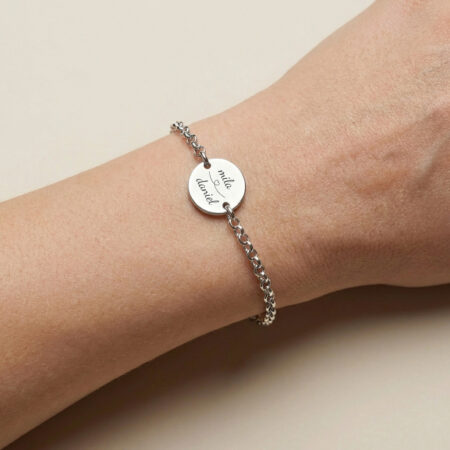 צמיד עגול עם חריטת שמות