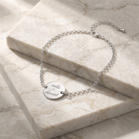 צמיד עגול עם חריטת שמות