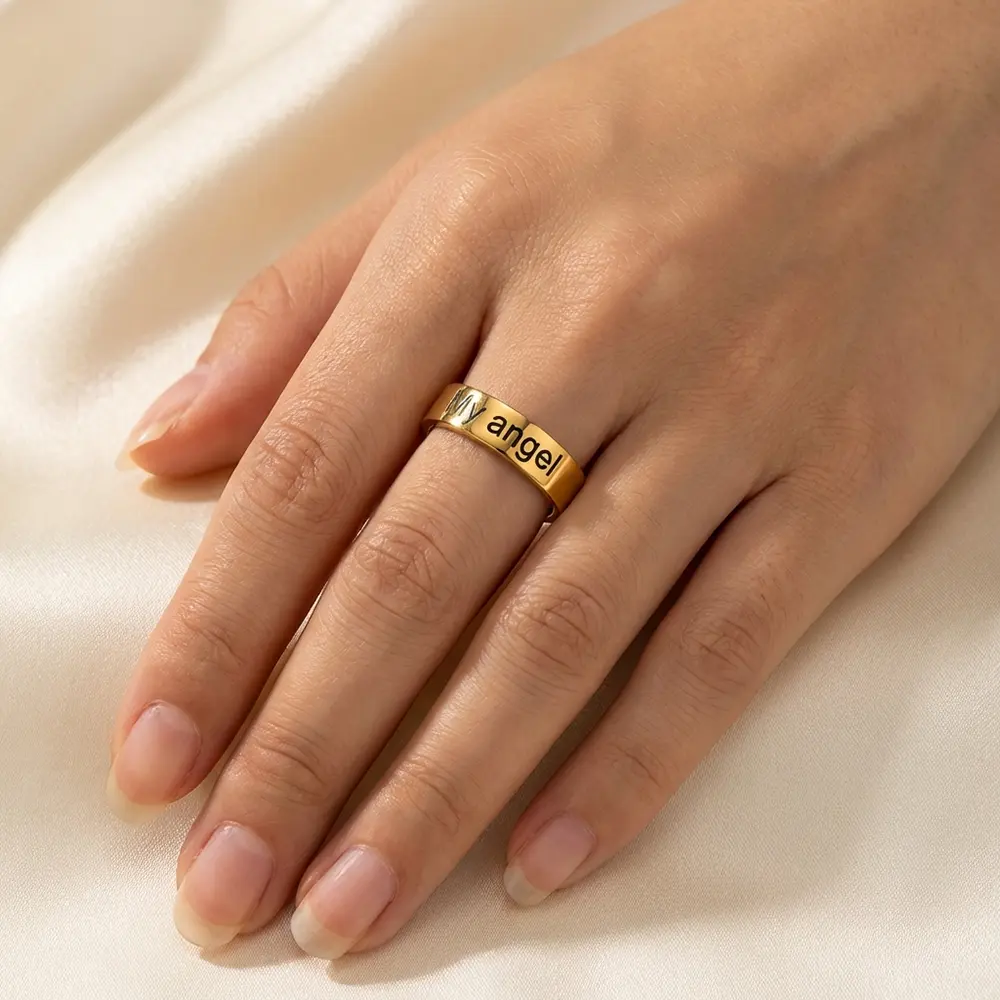 טבעת עם חריטה בהתאמה אישית פתוחה