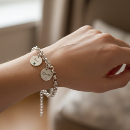 צמיד שמות לאישה עם תליונים