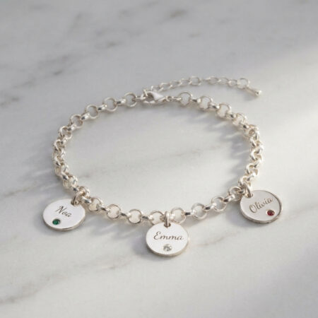 צמיד שמות לאישה עם תליונים