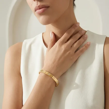 צמיד ציפוי זהב עם זרקונים ותלתן