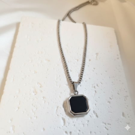 שרשרת לגבר עם תליון חריטה אישית בצבע שחור או כסף