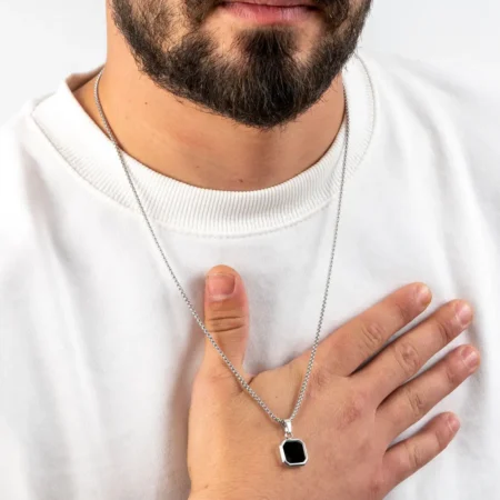 שרשרת אבן שחורה לגבר