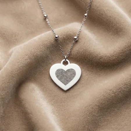 תליון לב עם טביעת אצבע