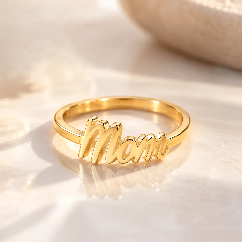 טבעת לאמא מכסף 925 עם כיתוב MOM